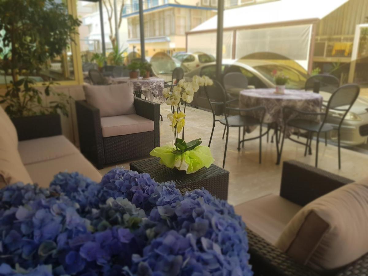 Hotel Romantica Rimini Exterior photo