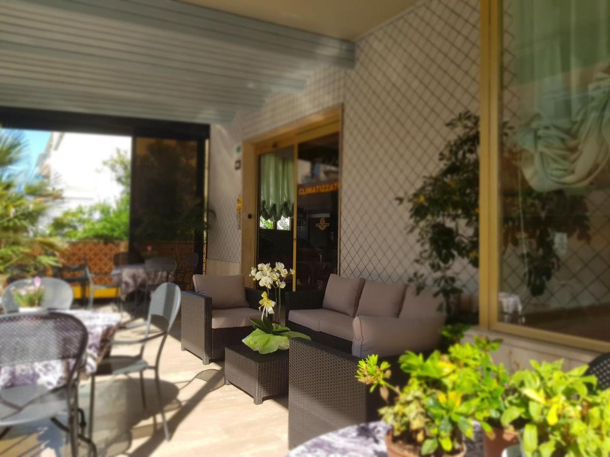 Hotel Romantica Rimini Exterior photo