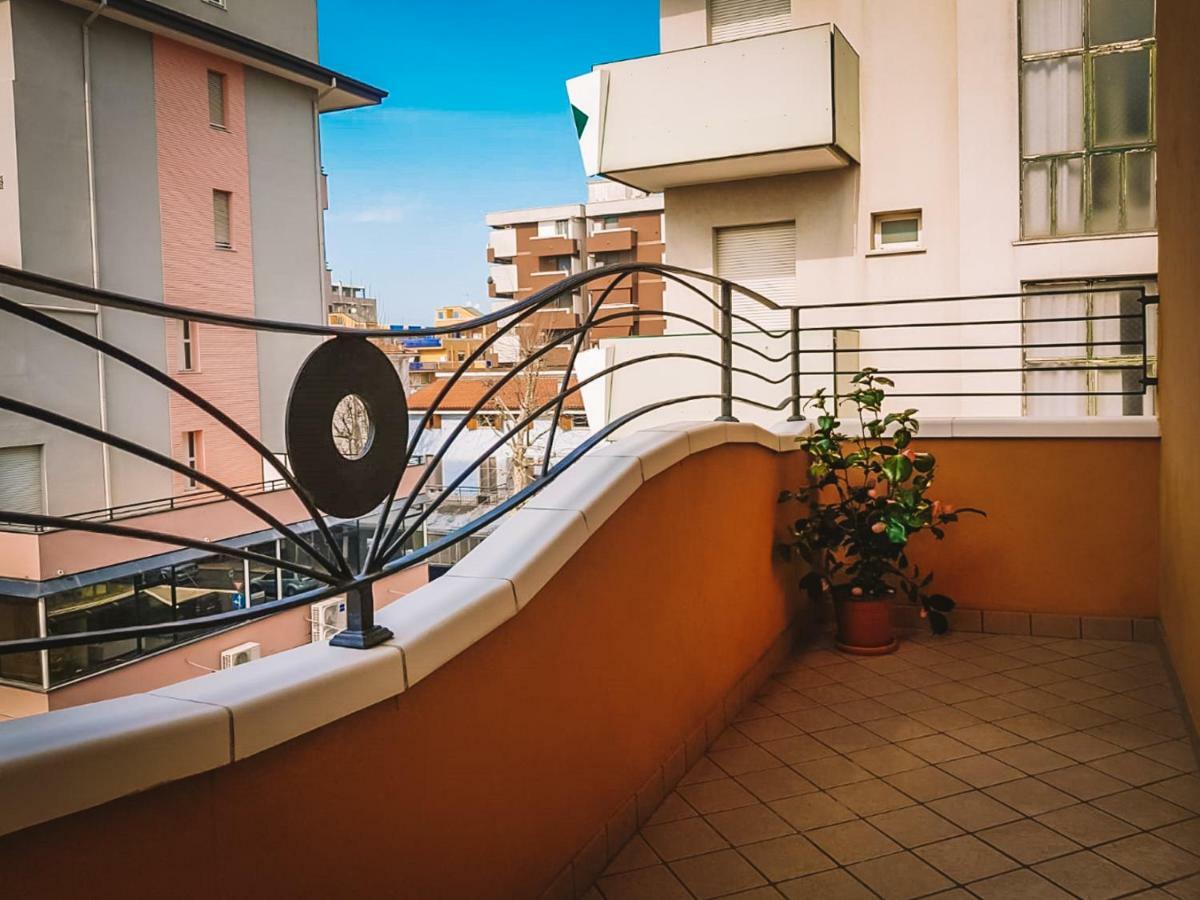 Hotel Romantica Rimini Exterior photo