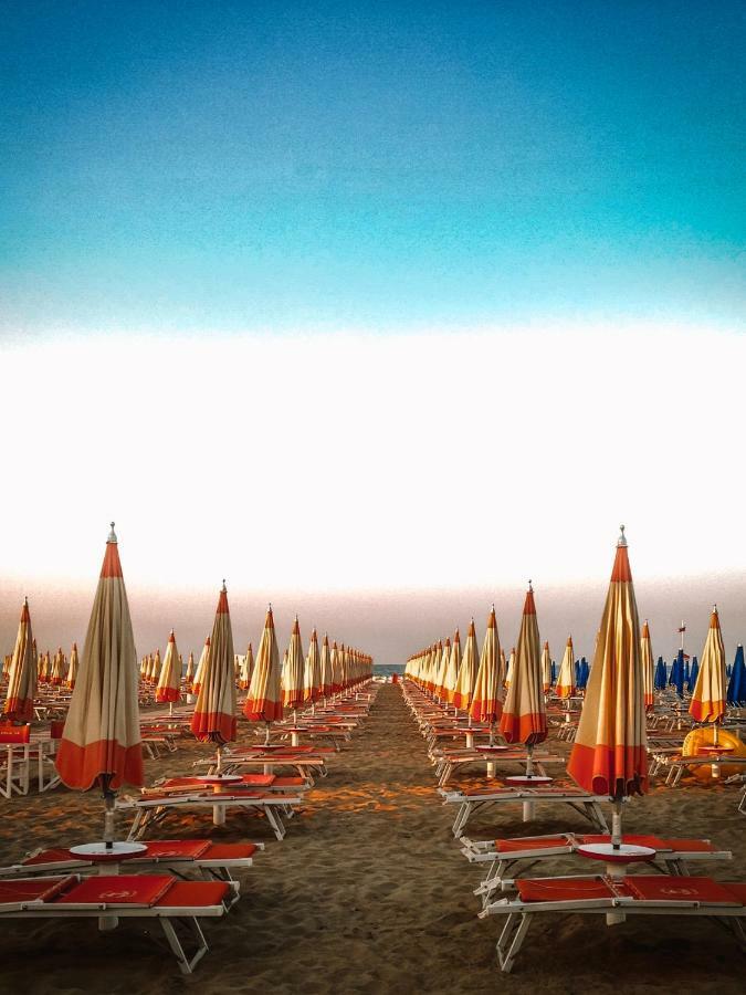 Hotel Romantica Rimini Exterior photo